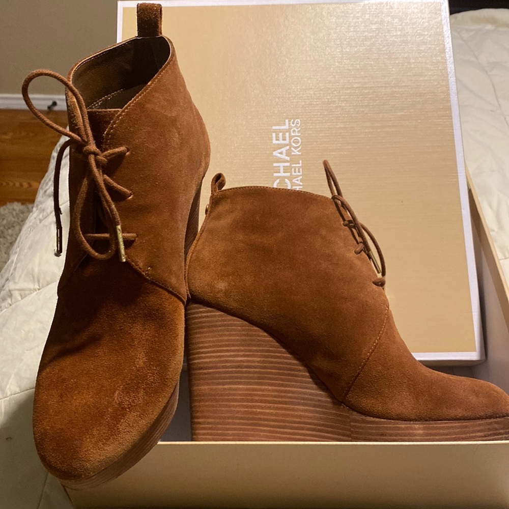 Michael suede Wedge booties